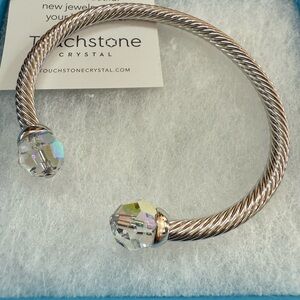 Touchstone Crystal WITH A TWIST Bracelet Crystal Aurore Boreale